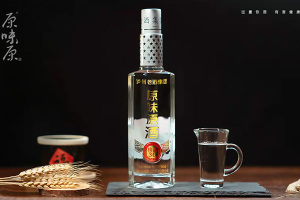 瀘州老酒與瀘州老窖一脈相傳，傾情打造“原味原酒”品質品牌