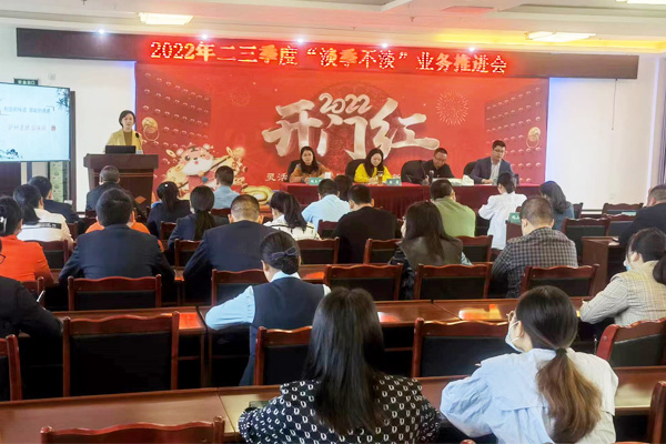 總經(jīng)理謝勇一行走進郵政合江分公司開展?fàn)I銷